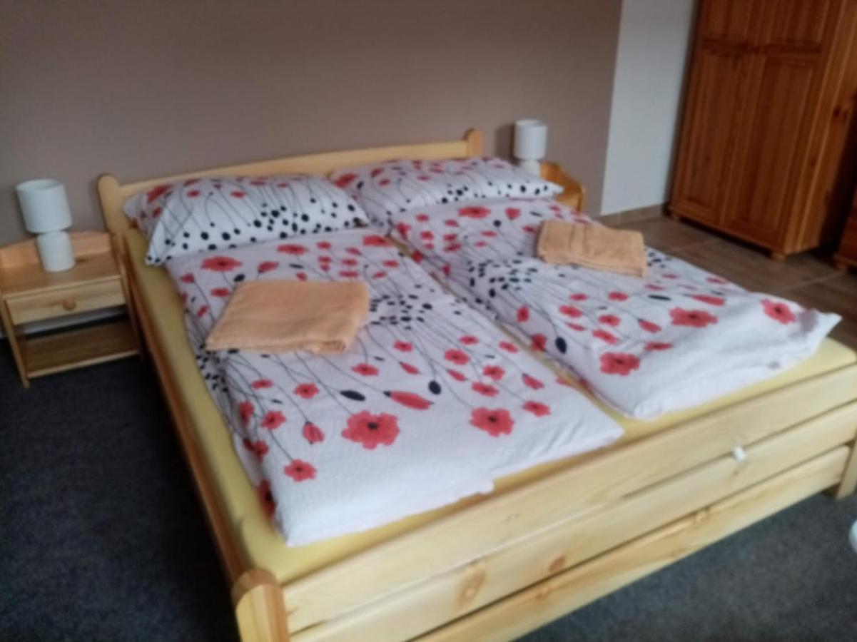 Penzion Alenka Valtice Bagian luar foto