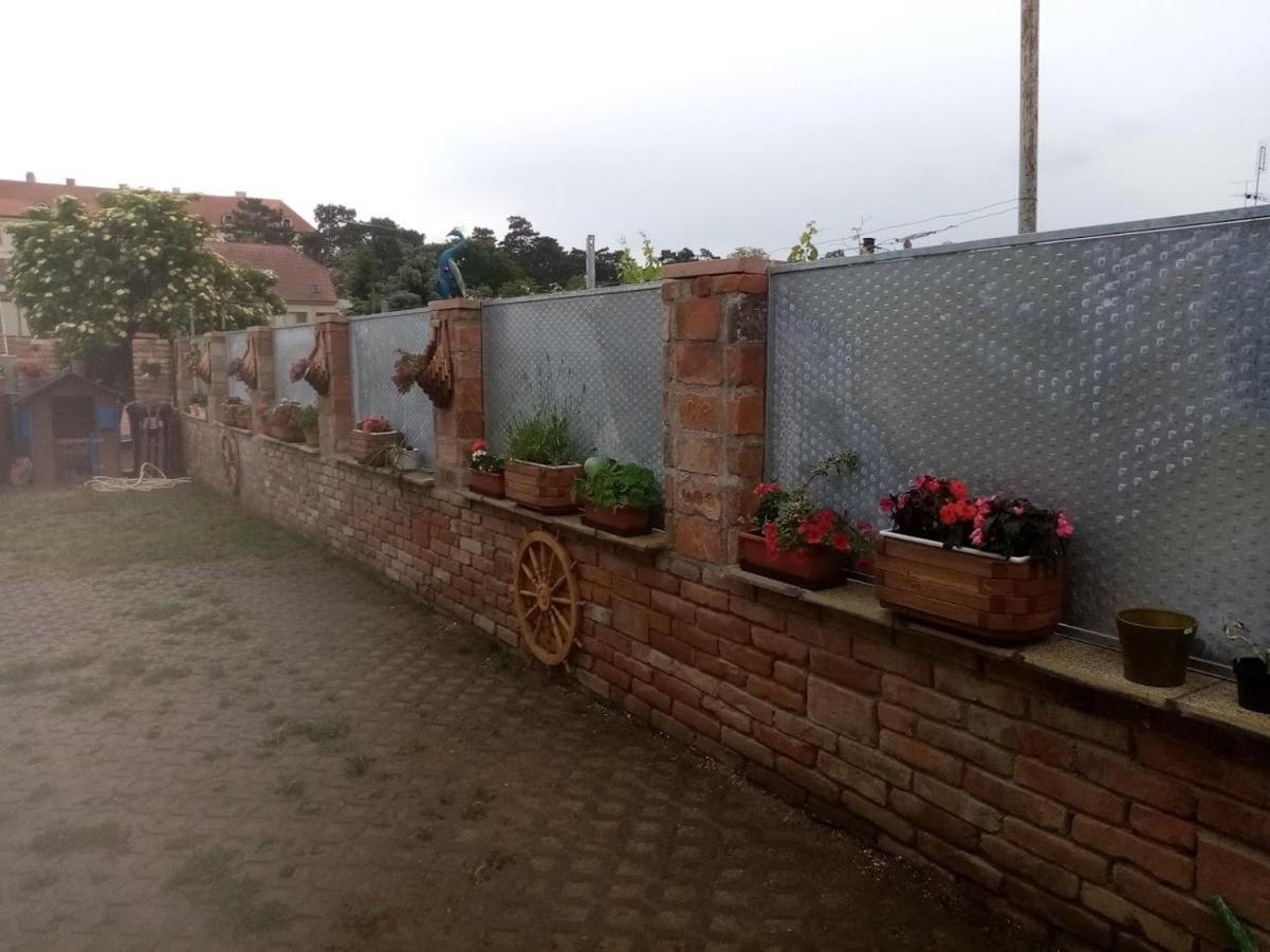 Penzion Alenka Valtice Bagian luar foto