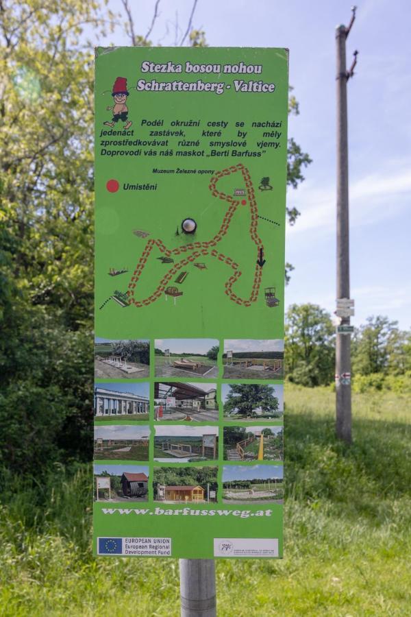 Penzion Alenka Valtice Bagian luar foto