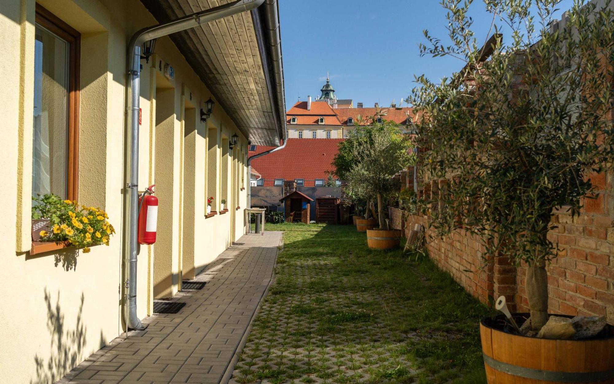 Penzion Alenka Valtice Bagian luar foto