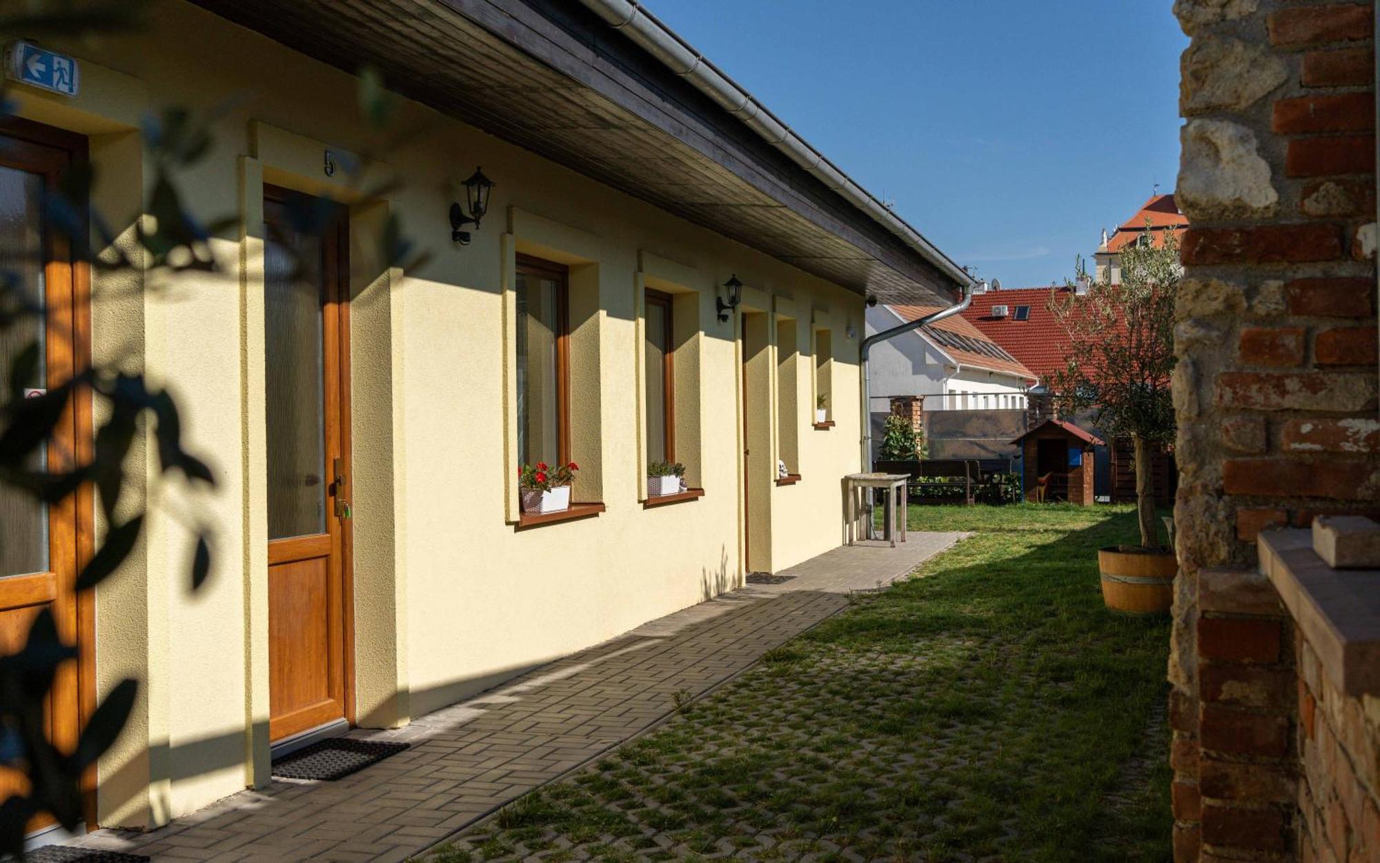 Penzion Alenka Valtice Bagian luar foto
